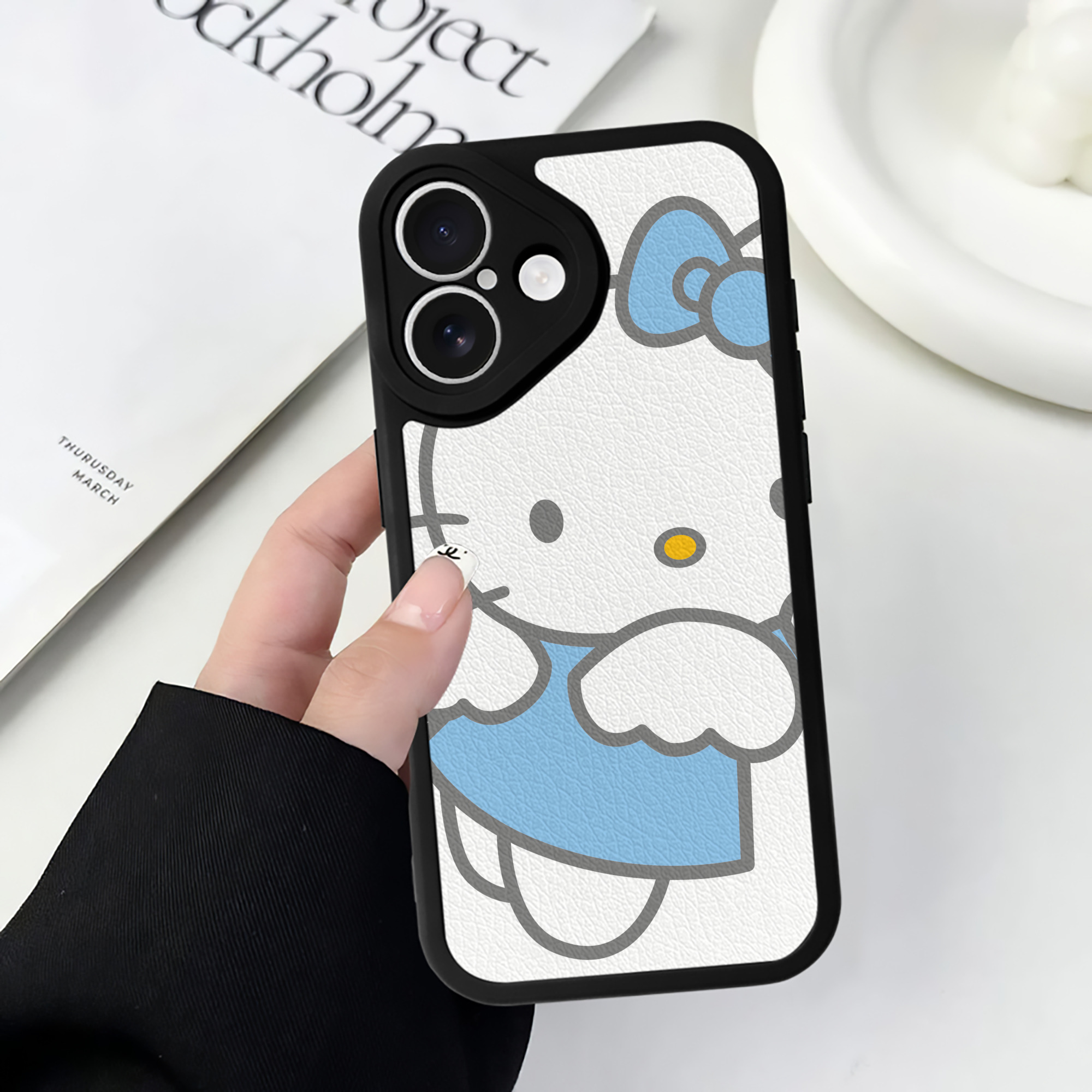 （画像用） Hello Kitty ハローキティ 【iPhone 16シリーズ対応】シリコンスマホケース（レザー調） 材質：シリコン